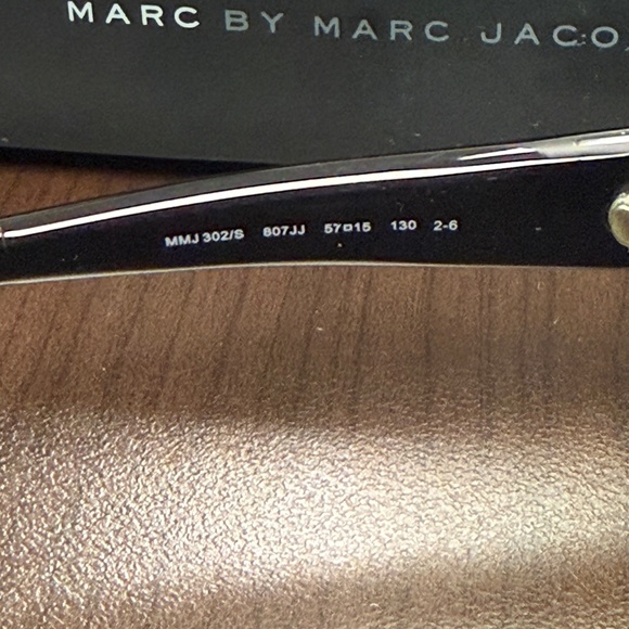 Marc Jacobs womens sunglasses - Picture 3 of 4